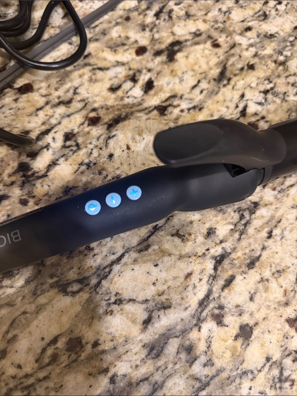 Bio Ionic 1.25” Pro Curling Iron - Picture 10 of 10